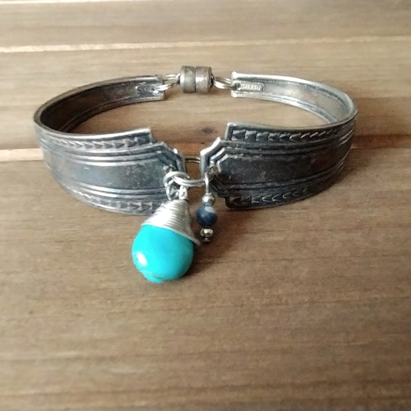 Vintage Rustic Boho Style Howlite Turquoise Dangle Bangle Bracelet - Picture 2 of 6